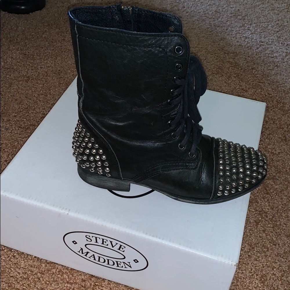 Combat boots